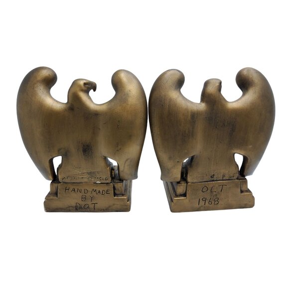 vintage 1968 pair of handmade ceramic eagle bookends/mantle decor - Picture 8 of 10
